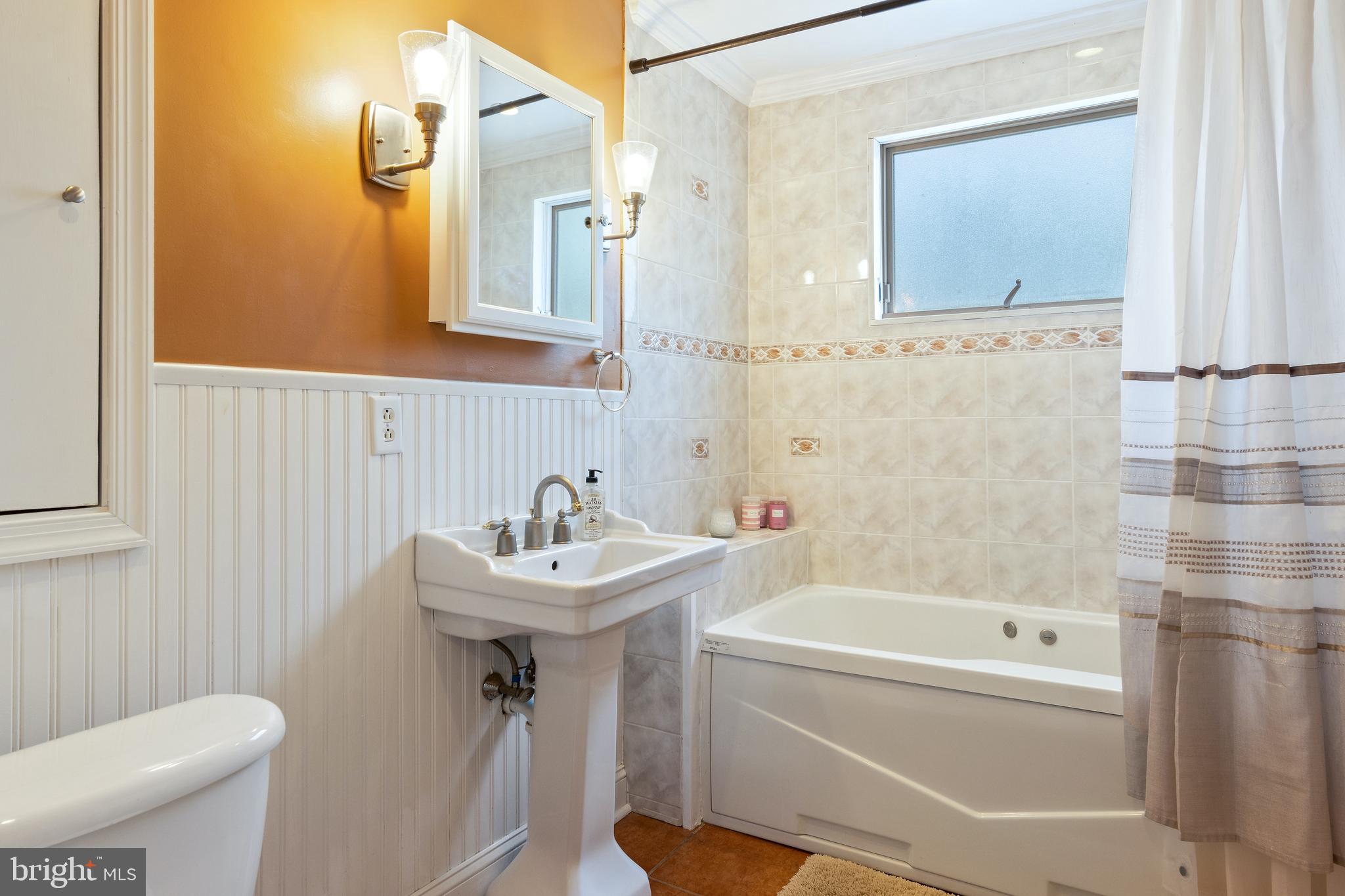 140 Woodbine Road Havertown, PA 19083 - Photo 18 of 26 Extra Large Hall Bath