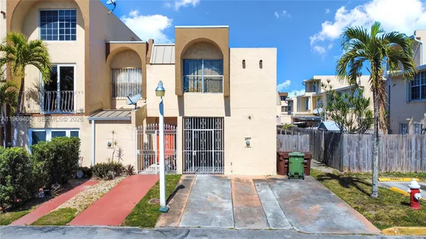 a view of entryway of a building