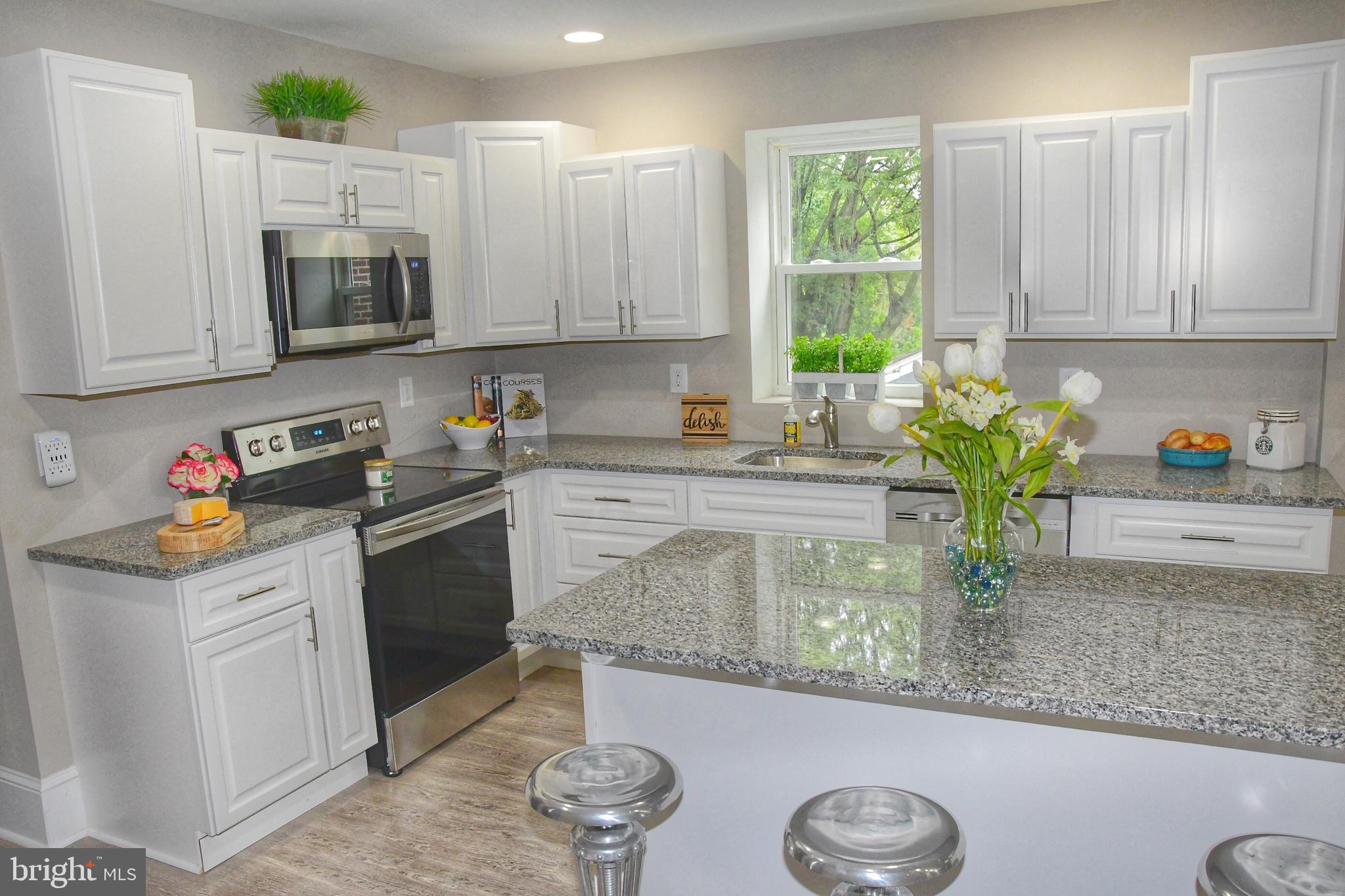 215 Walnut Street Spring City, PA 19475 - Photo 4 of 20