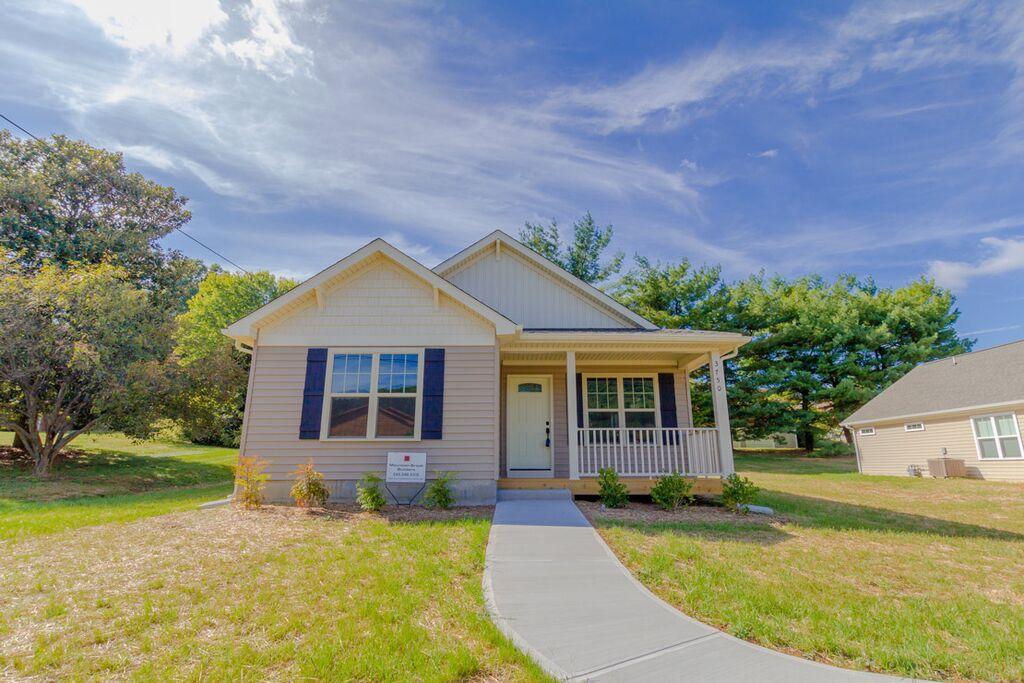 3750 Carson Road Roanoke, VA 24012 - Photo 1 of 23 Q8YTGJ18qacwx0yyj7NYrysoUWB-yjKTV5ExKUYz