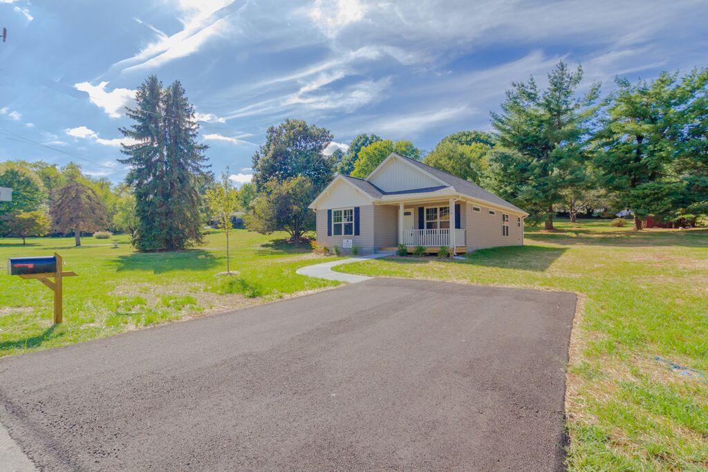 3750 Carson Road Roanoke, VA 24012 - Photo 2 of 23 xdbPS4GF_eTMb-L2f6jBaVaQXDv-DaIElrElCDQR
