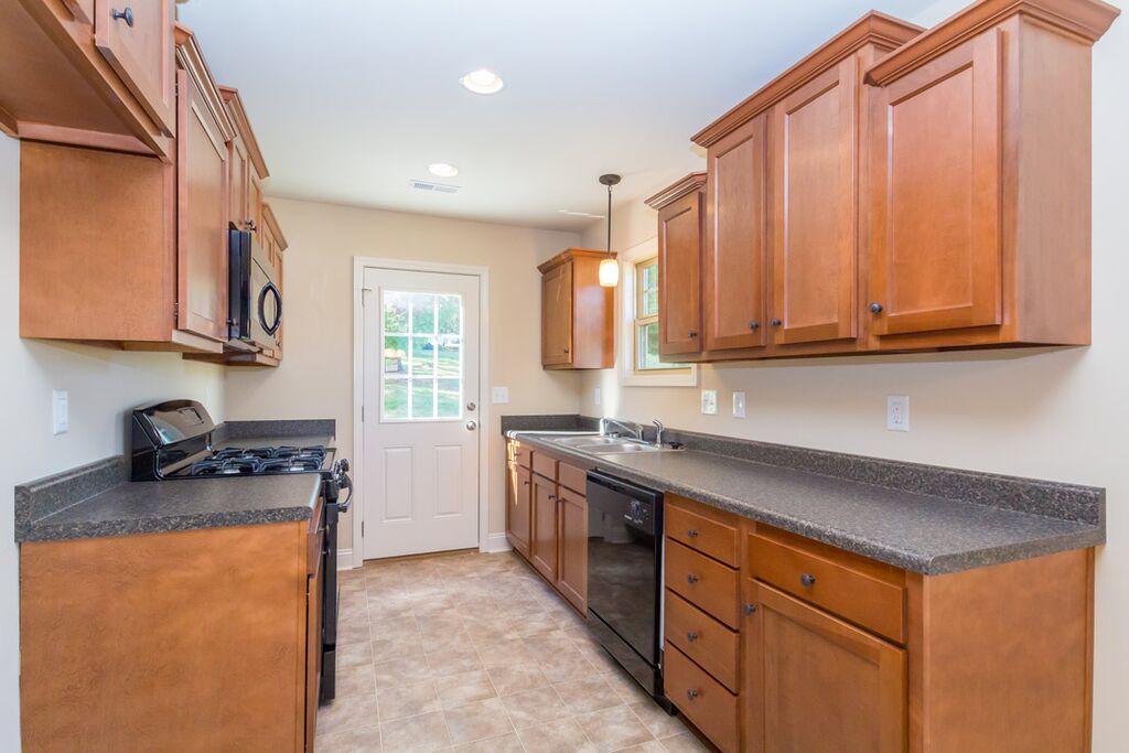 3750 Carson Road Roanoke, VA 24012 - Photo 6 of 23 -Lc_IOzSUZ0yxHTGKTGPNmFCJCZU5uM1f15rTrrc