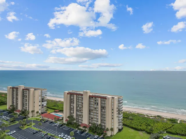 a view of a building with an outdoor space