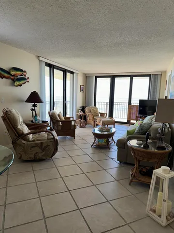 $4,000 | 4250 North Hwy A1A, Unit 901, Hutchinson Island, FL 34949