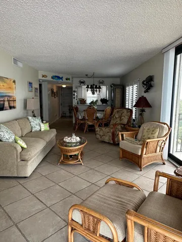 $4,000 | 4250 North Hwy A1A, Unit 901, Hutchinson Island, FL 34949
