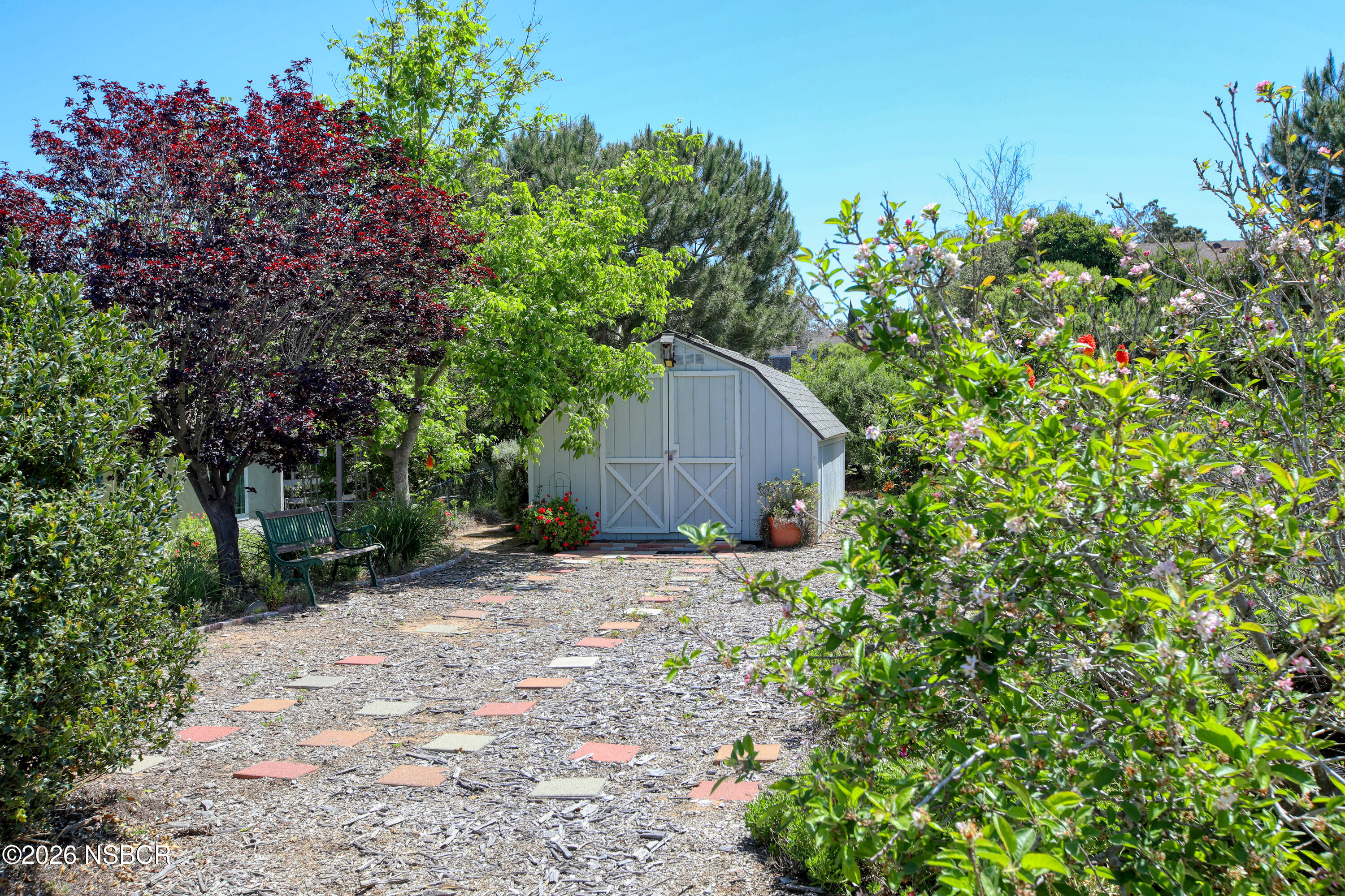 435-433 Eucalyptus Road, Unit 435433 Nipomo, CA 93444 - Photo 56 of 78 a backyard of a house with lots of green space