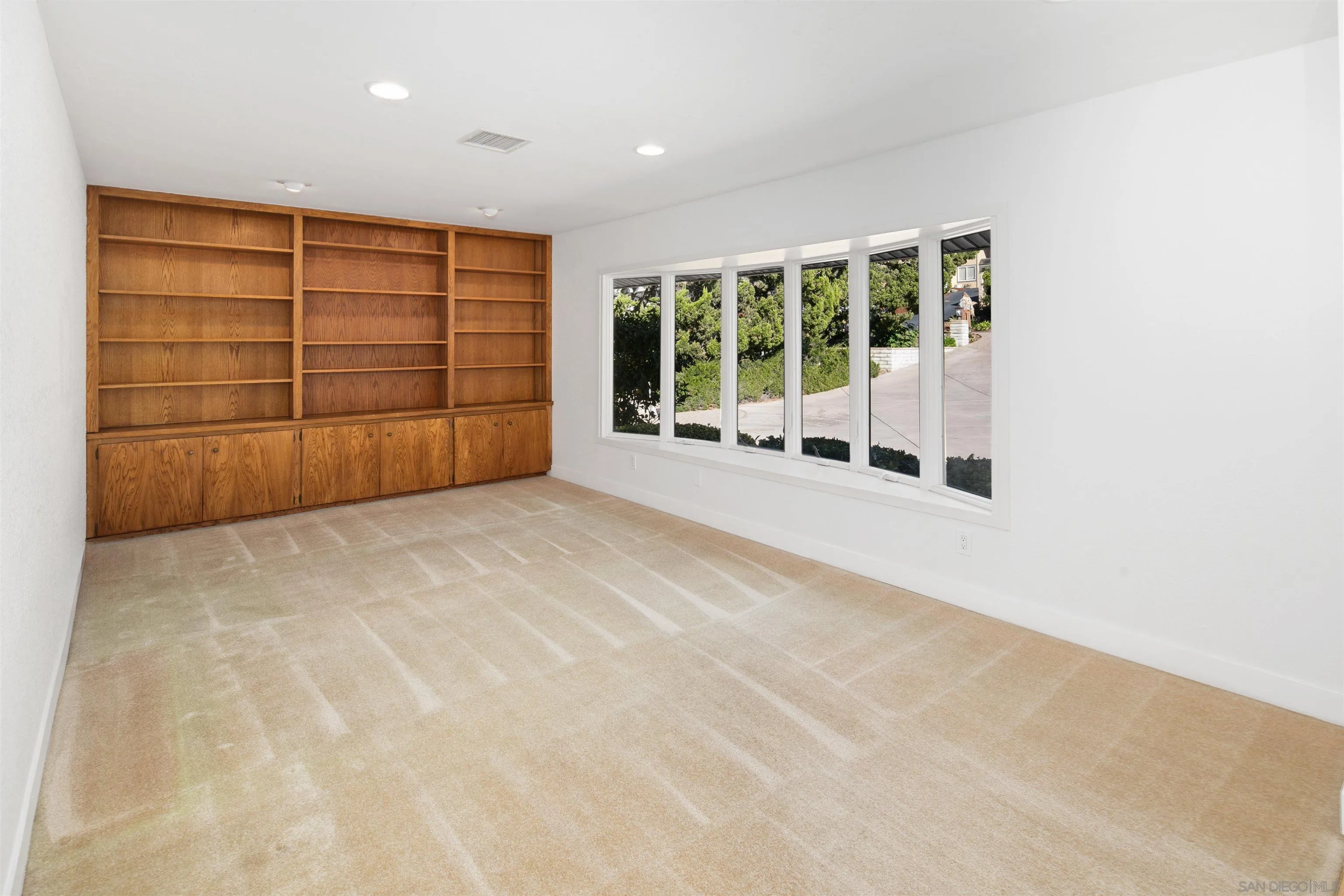 2120 Lakeview Road Vista, CA 92084 - Photo 10 of 58 Gallery Image 10