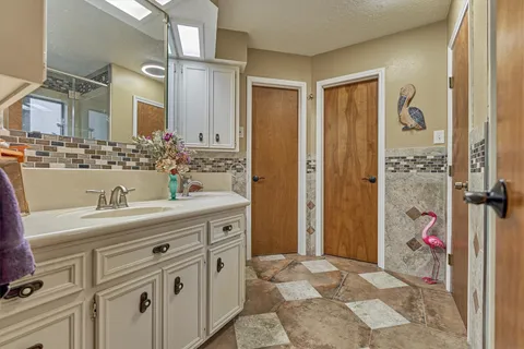 $447,000 | 660 Hillcrest Drive, Huntsville, TX 77340