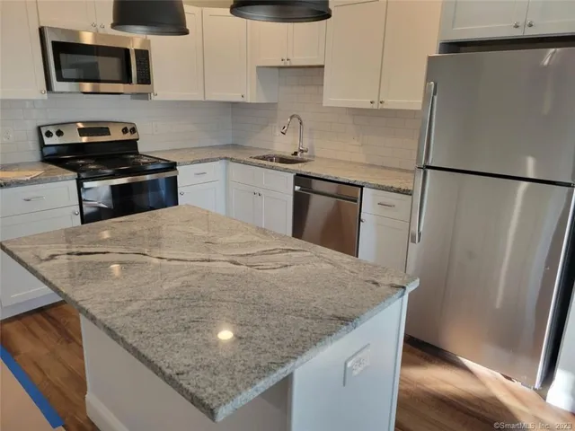 $2,750 | 10 Berkshire Road, Unit 111, West Hartford, CT 06110