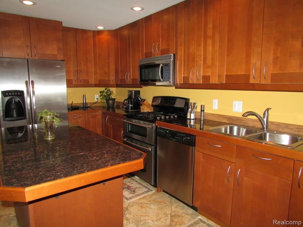 3415 West Utica Road Utica, MI 48317 - Photo 9 of 31 IMG_1610.jpg