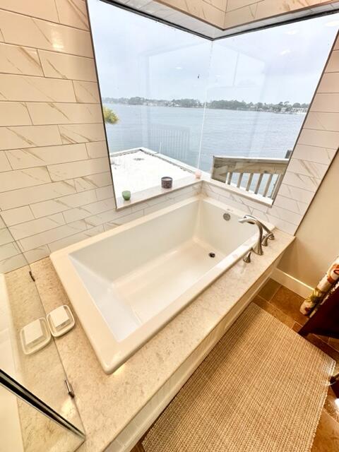 910 Santa Rosa Boulevard Fort Walton Beach, FL 32548 - Photo 27 of 68 Master bathtub