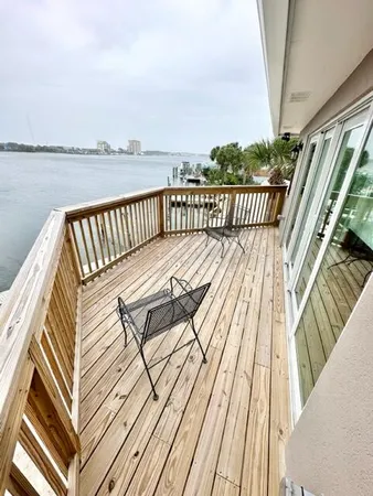 $6,500 | 910 Santa Rosa Boulevard, Fort Walton Beach, FL 32548