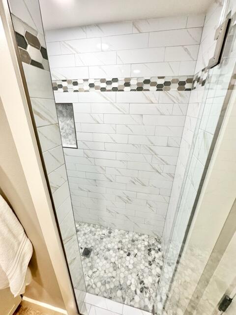 910 Santa Rosa Boulevard Fort Walton Beach, FL 32548 - Photo 40 of 68 Bottom level hall full bathroom