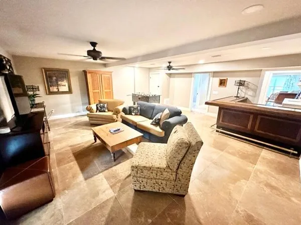 $6,500 | 910 Santa Rosa Boulevard, Fort Walton Beach, FL 32548