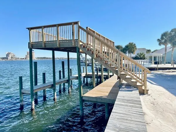 $6,500 | 910 Santa Rosa Boulevard, Fort Walton Beach, FL 32548