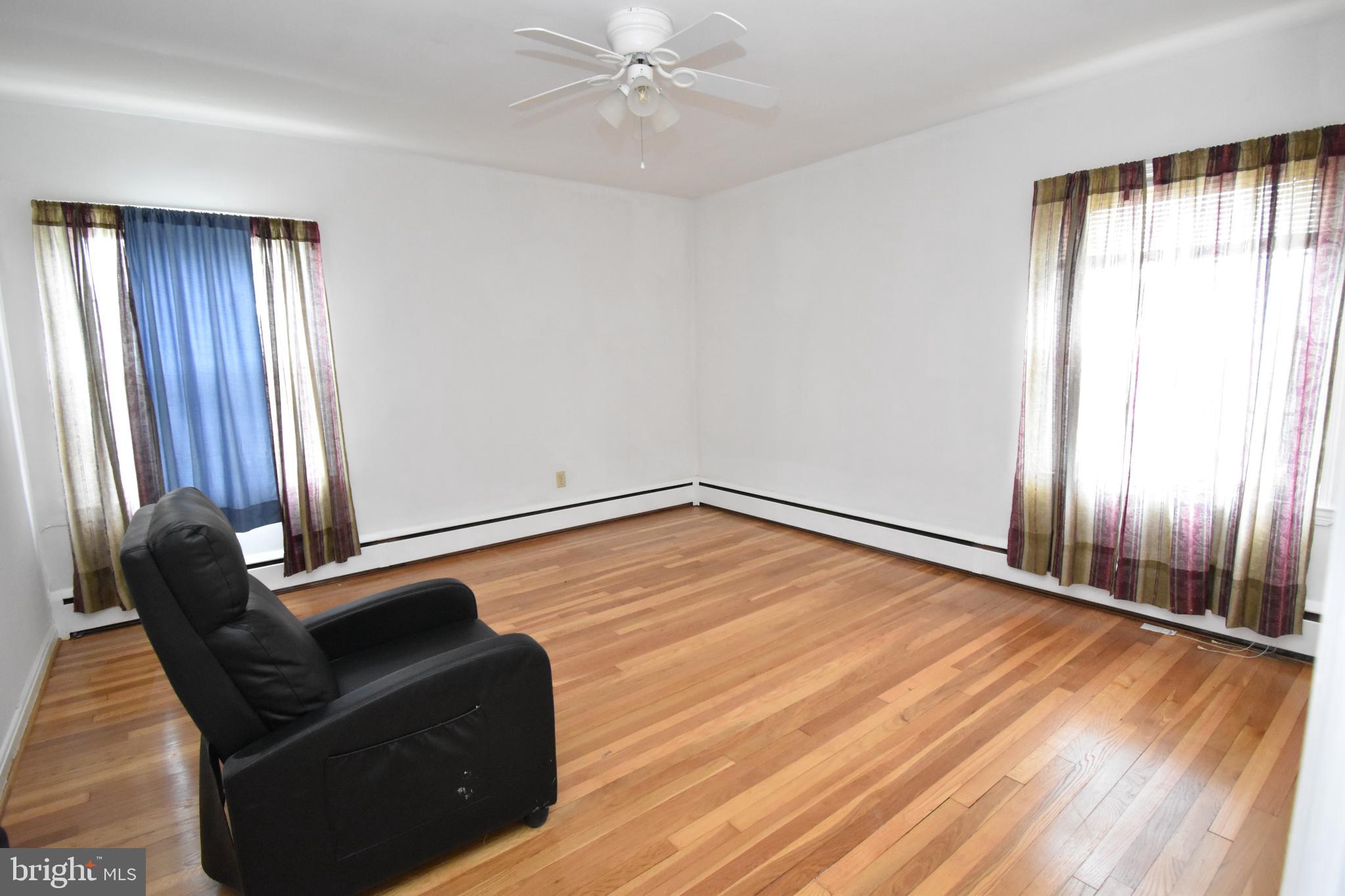 3403 Rolling Rd. Baltimore, MD 21244 - Photo 10 of 27 Livingroom