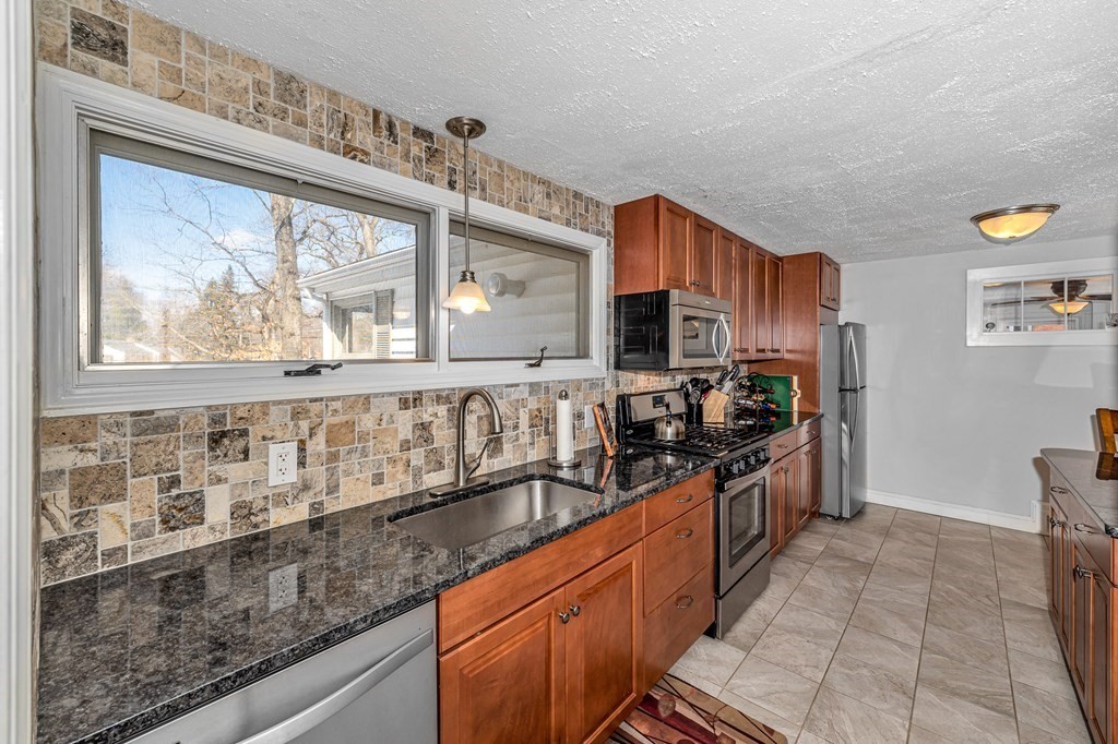 373 Williams Street Longmeadow, MA 01106 - Photo 16 of 34