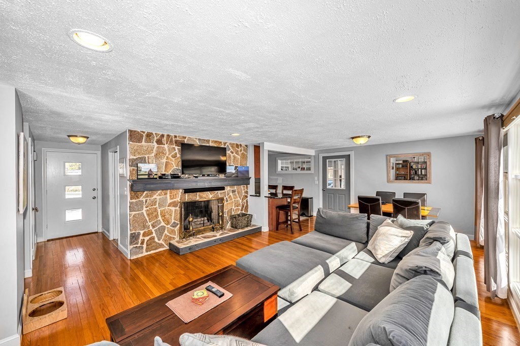 373 Williams Street Longmeadow, MA 01106 - Photo 4 of 34