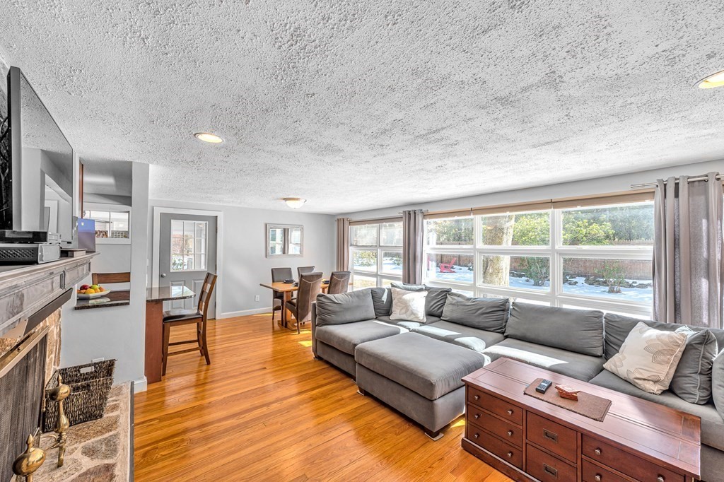 373 Williams Street Longmeadow, MA 01106 - Photo 5 of 34