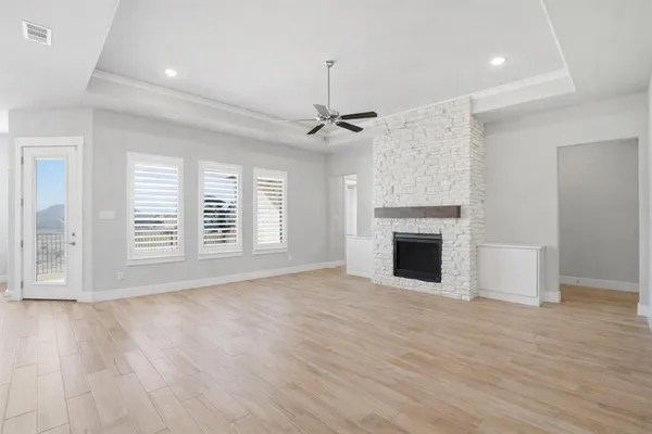 a view of a livingroom with a ceiling fan window and a fireplace