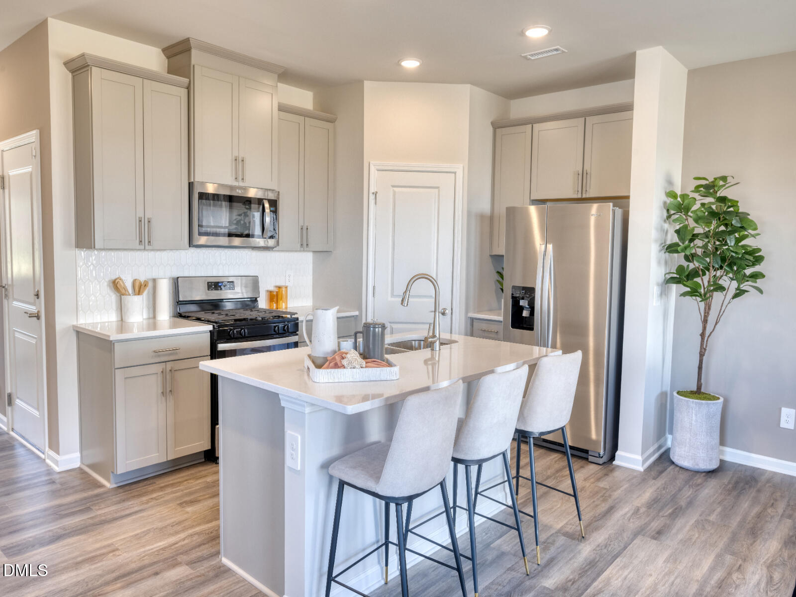 809 Strm Vw Court Mebane, NC 27302 - Photo 2 of 14 RAL_StillhouseFarmsTownes_Amber_Kitchen_