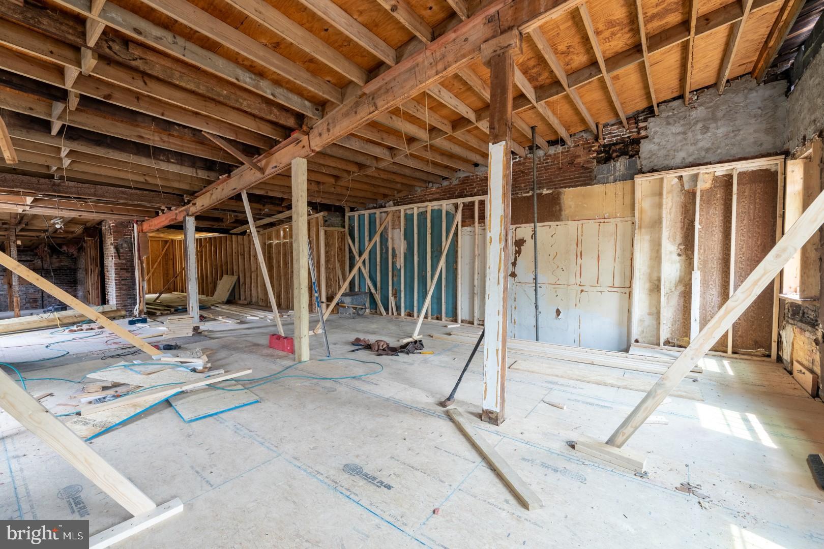 400-402 Pitman Place Baltimore, MD 21202 - Photo 12 of 20 a view of a room with gym equipment