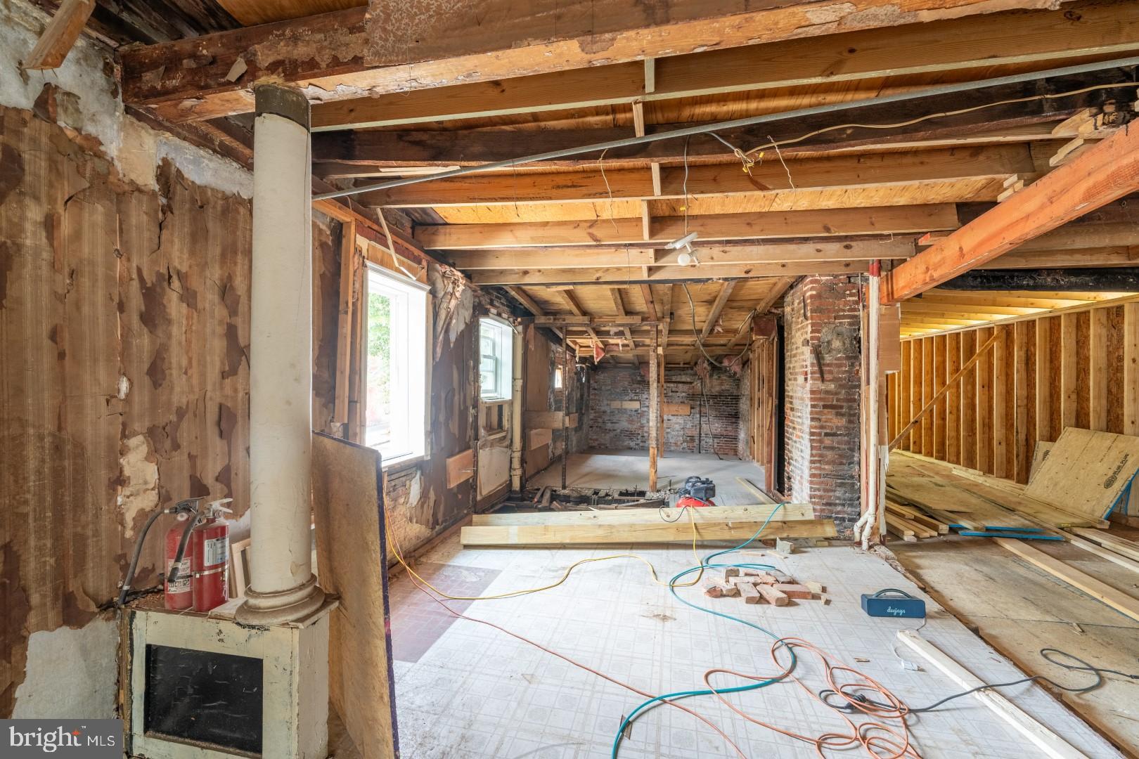 400-402 Pitman Place Baltimore, MD 21202 - Photo 14 of 20 a view of a indoor swimming pool