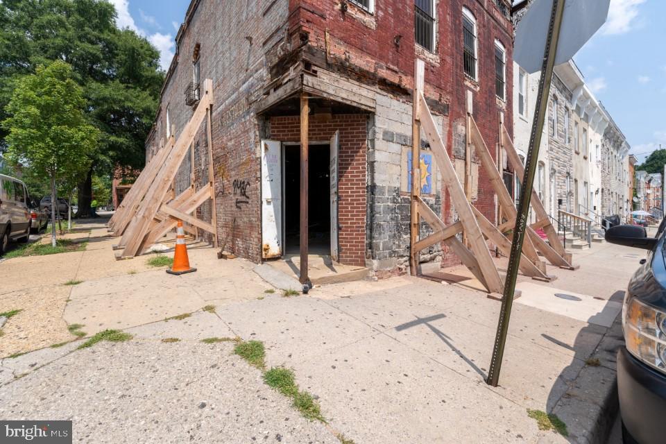 400-402 Pitman Place Baltimore, MD 21202 - Photo 4 of 20 a view of a house with snow on the wall