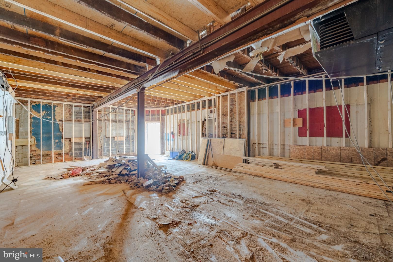 400-402 Pitman Place Baltimore, MD 21202 - Photo 9 of 20 a view of a backyard of a house