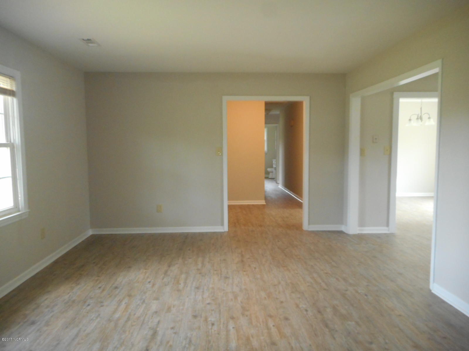 300 Murdoch Road Newport, NC 28570 - Photo 4 of 26 Living Opposite