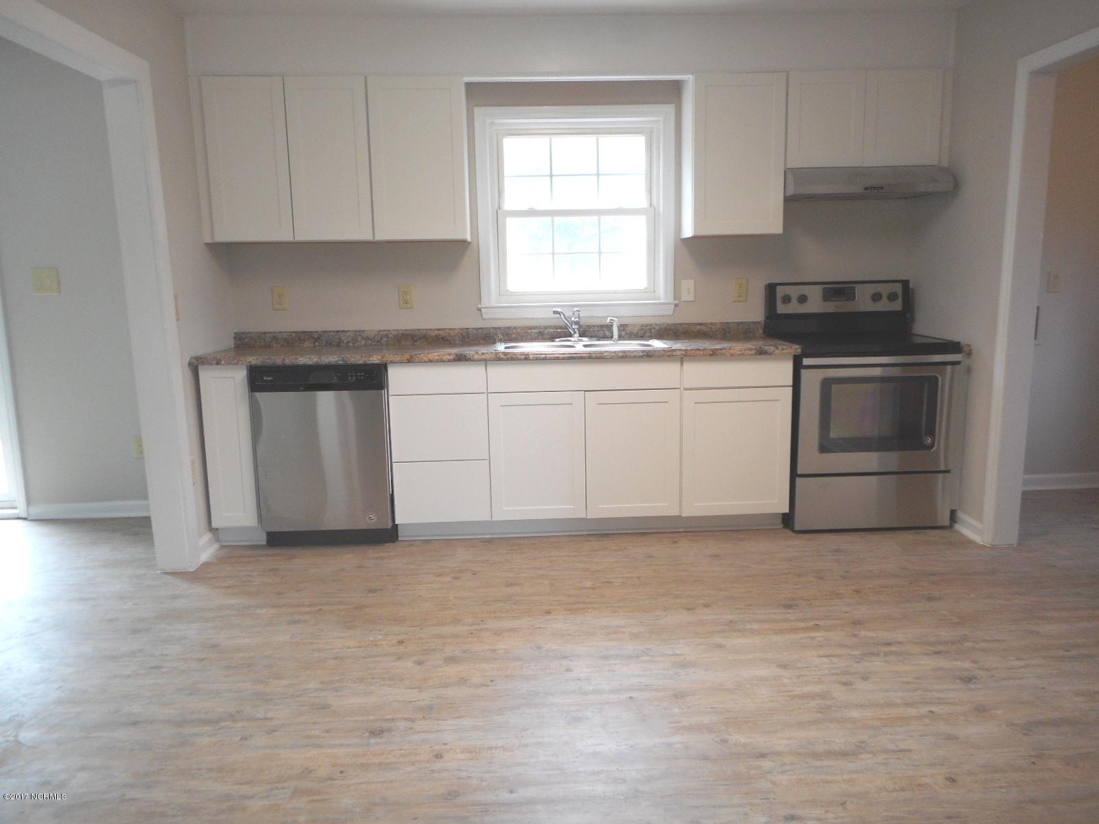 300 Murdoch Road Newport, NC 28570 - Photo 6 of 26 Kitchen 2 (2)