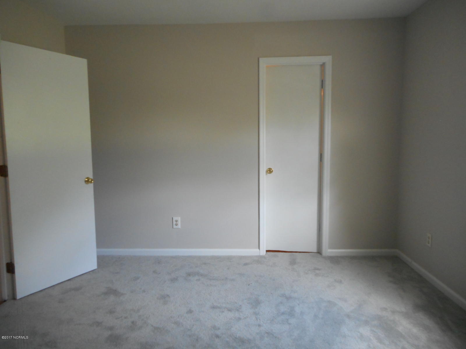300 Murdoch Road Newport, NC 28570 - Photo 10 of 26 Bedroom 1 Toward Bath