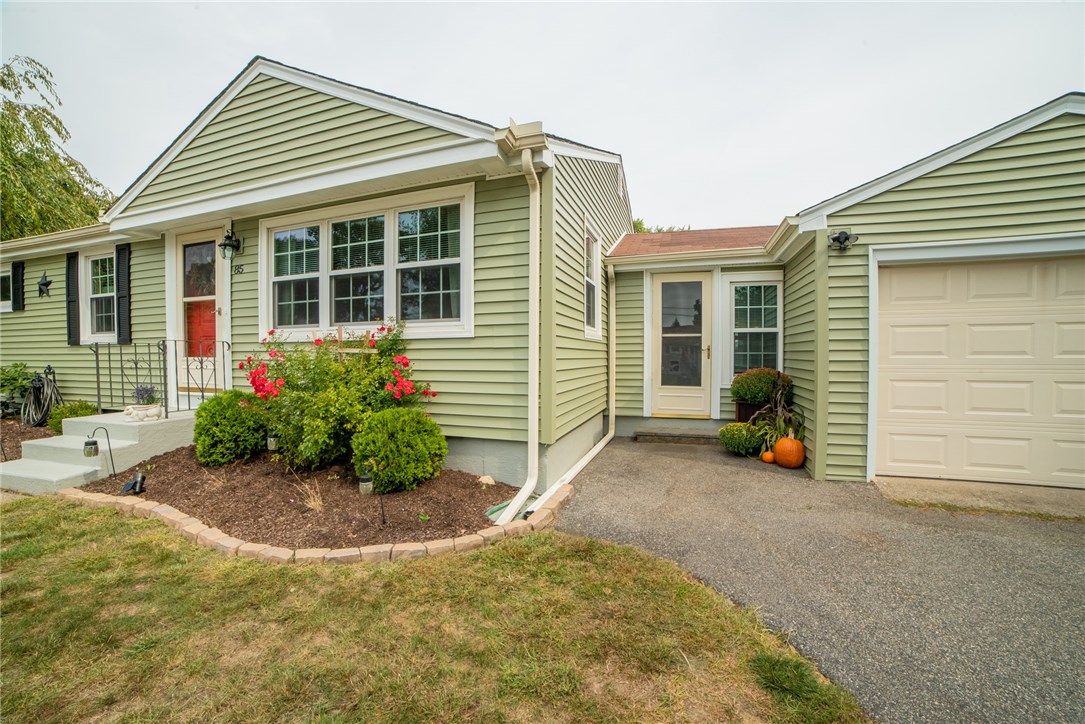 85 Duchess Road Cumberland, RI 02864 - Photo 3 of 33