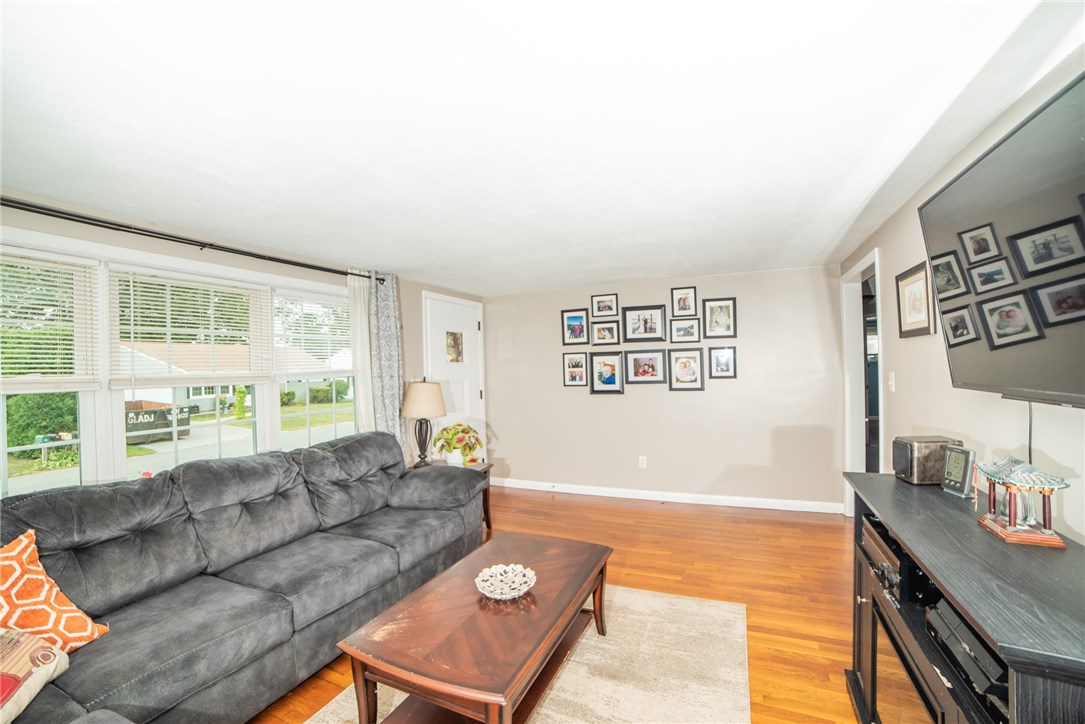 85 Duchess Road Cumberland, RI 02864 - Photo 5 of 33