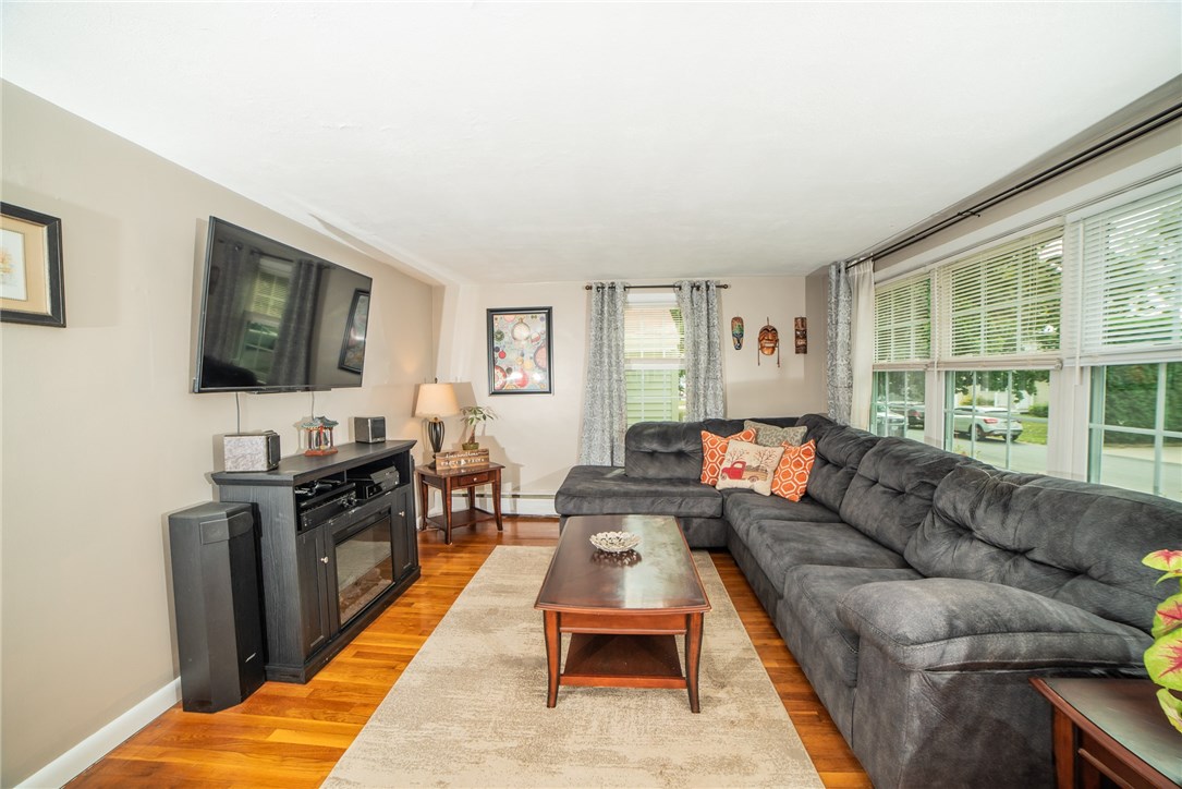 85 Duchess Road Cumberland, RI 02864 - Photo 8 of 33