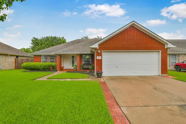 $269,000 | 203 Green Isle Avenue, Dickinson, TX 77539