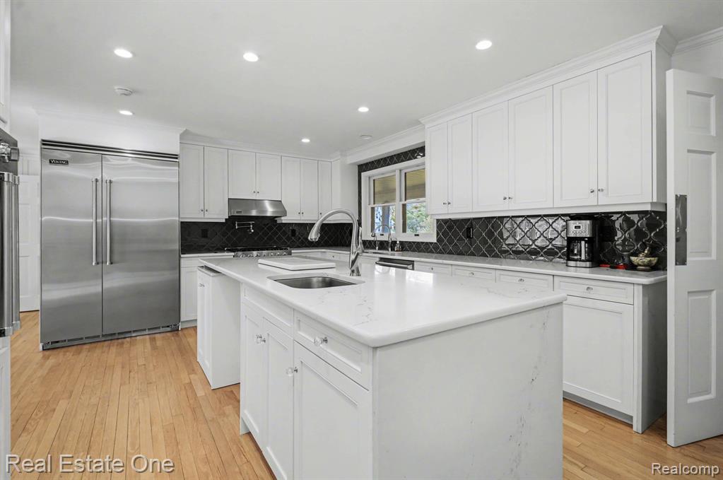 5840 Inkster Road West Bloomfield, MI 48323 - Photo 22 of 47