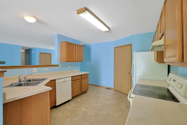 $349,900 | 2 Danbury Court, Lake In The Hills, IL 60156