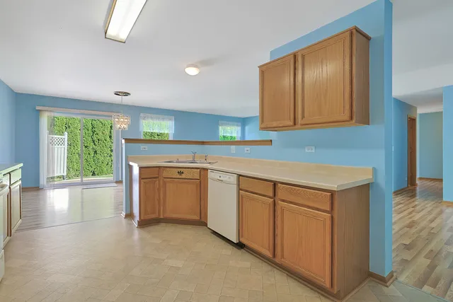 $349,900 | 2 Danbury Court, Lake In The Hills, IL 60156