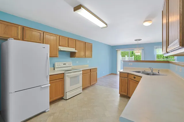 $349,900 | 2 Danbury Court, Lake In The Hills, IL 60156