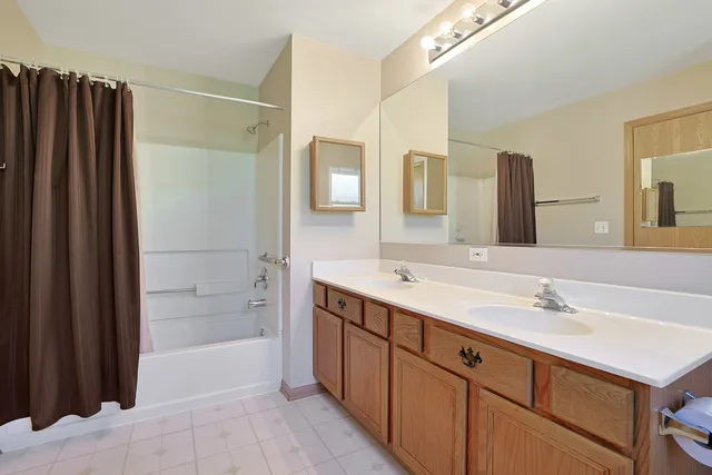 $349,900 | 2 Danbury Court, Lake In The Hills, IL 60156