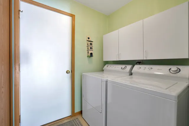 $349,900 | 2 Danbury Court, Lake In The Hills, IL 60156