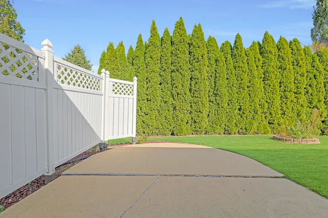 $349,900 | 2 Danbury Court, Lake In The Hills, IL 60156