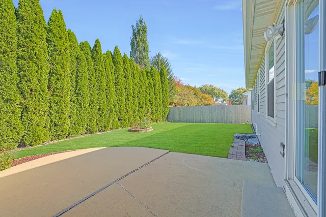 $349,900 | 2 Danbury Court, Lake In The Hills, IL 60156