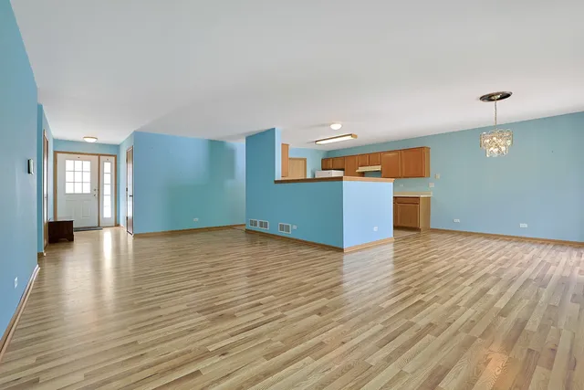 $349,900 | 2 Danbury Court, Lake In The Hills, IL 60156