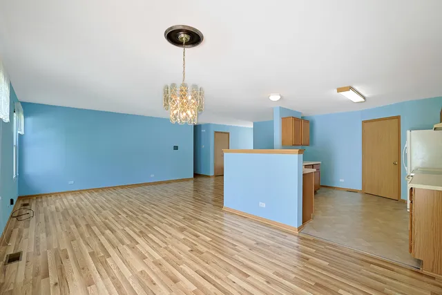 $349,900 | 2 Danbury Court, Lake In The Hills, IL 60156