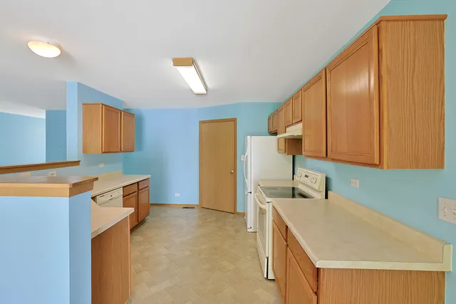 $349,900 | 2 Danbury Court, Lake In The Hills, IL 60156