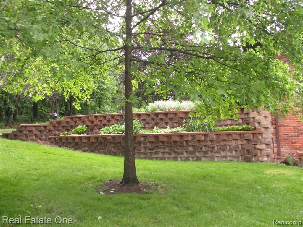 28642 Rollcrest Road Farmington Hills, MI 48334 - Photo 5 of 53