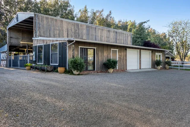a view of a yard with a tree