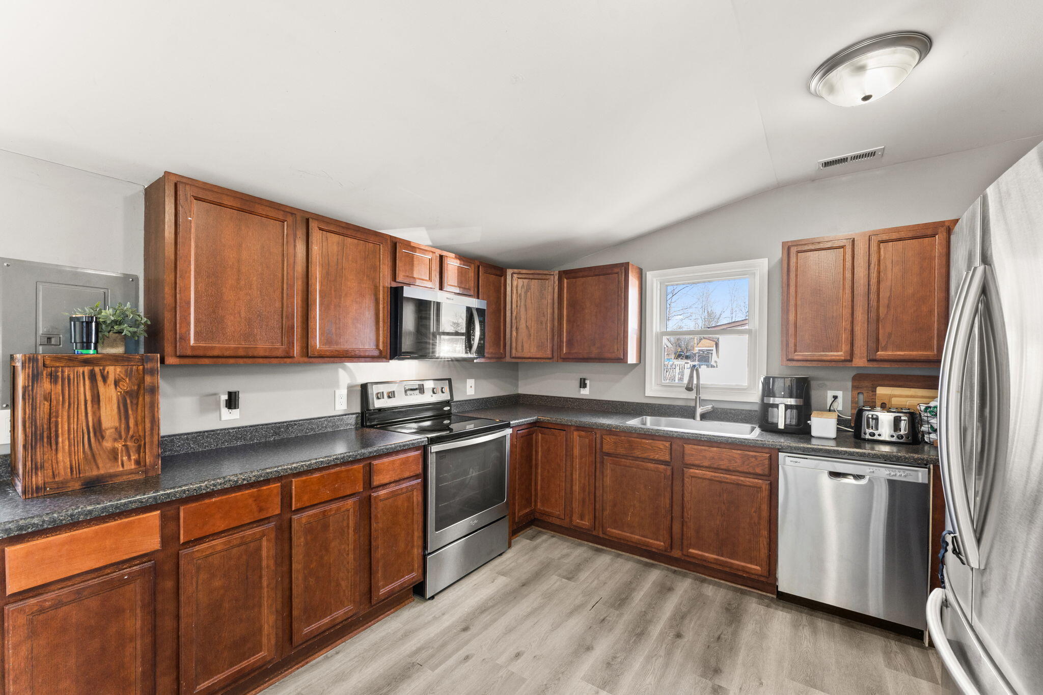 12736 Whitcomb Street Crown Point, IN 46307 - Photo 4 of 20 2048x1365